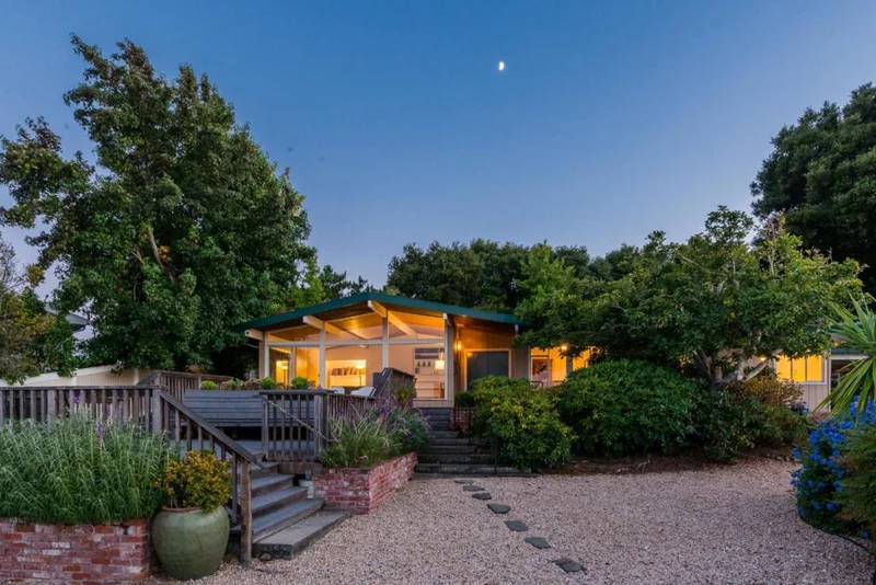 563 Palomar, Redwood City, CA 94062