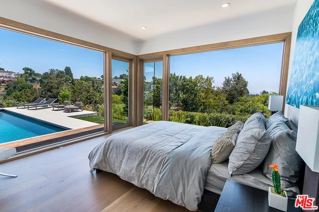 11516 Thurston, Los Angeles, CA 90049