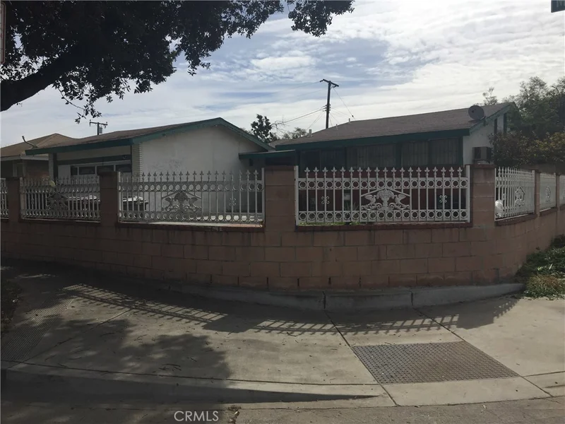 902 Myrtle, Santa Ana, CA 92701