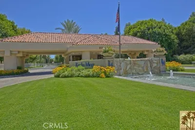 75 Kavenish Drive photo 2