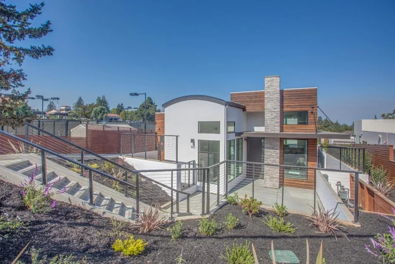 901 Loyola, Los Altos, CA 94024