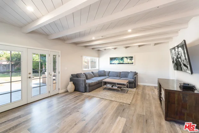 22509 Clarendon, Woodland Hills, CA 91367