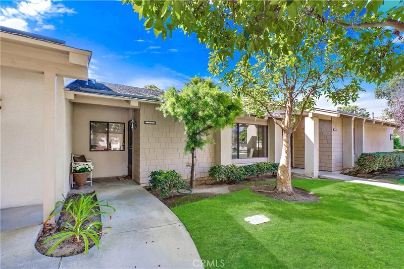 8885 Plumas #1118B, Huntington Beach, CA 92646