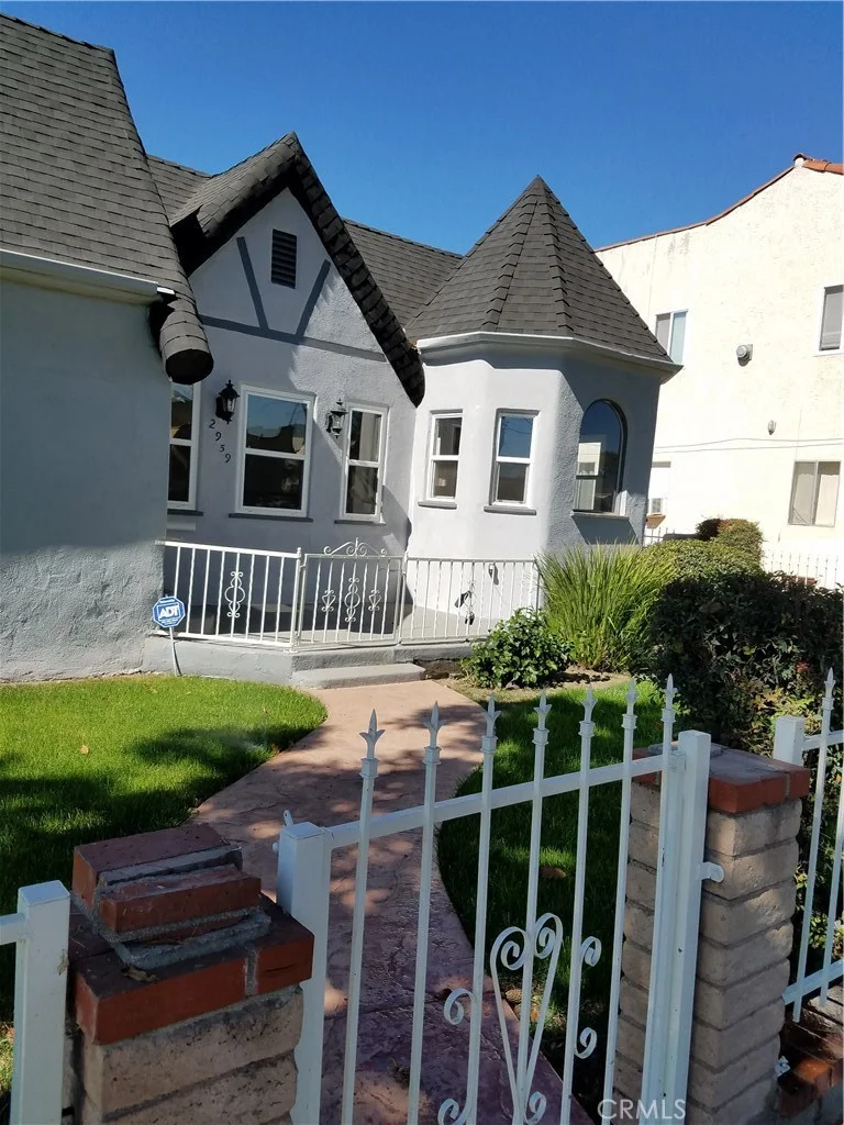 2959 Wellington, Los Angeles, CA 90016