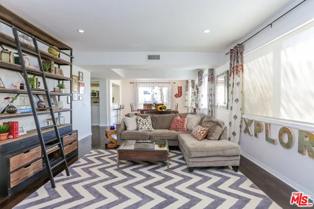 1257 Brockton #303, Los Angeles, CA 90025