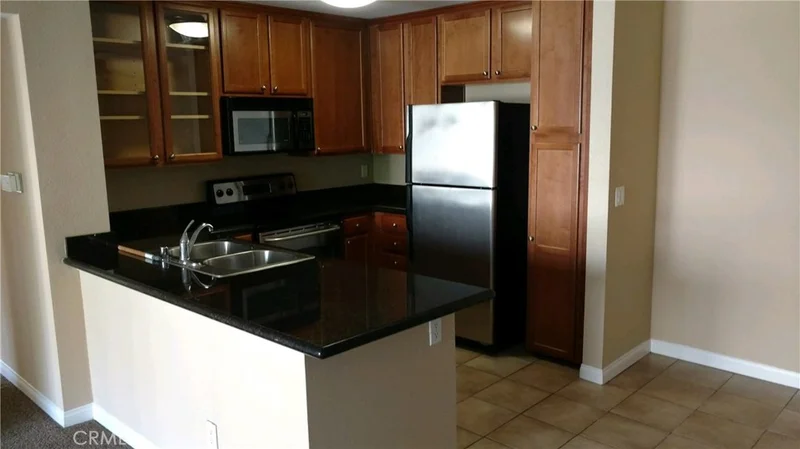 1020 La Terraza #201, Corona, CA 92879