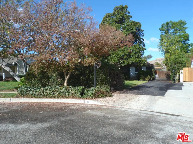 22719 Napa Street, Canoga Park, CA 91304