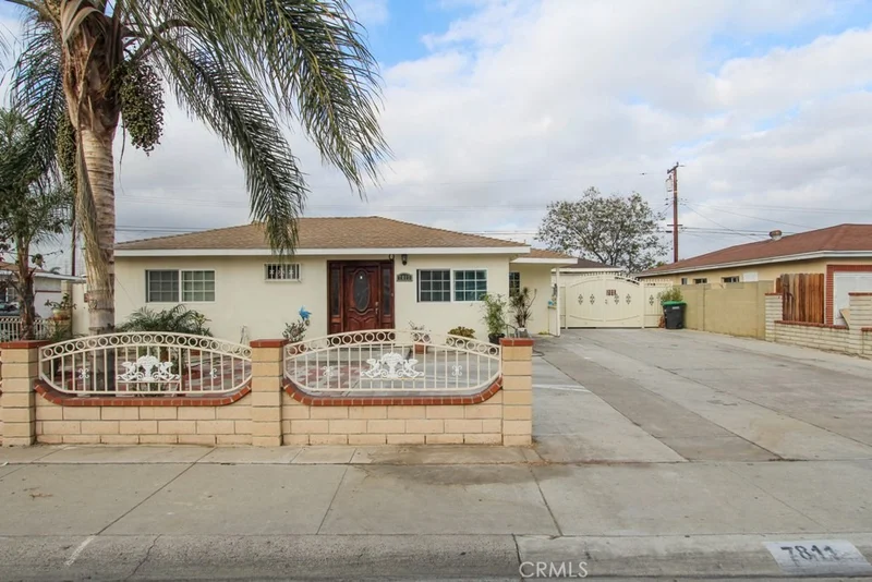 7811 Santa Barbara, Stanton, CA 90680