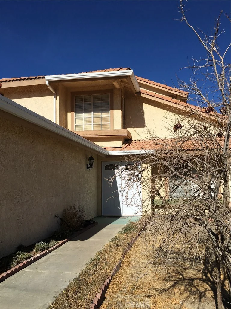 231 Avenue R9, Palmdale, CA 93550