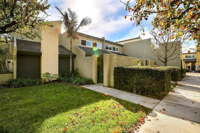 18672 Maplewood #42, Huntington Beach, CA 92646