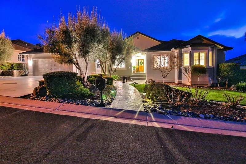 1125 Paullus, Hollister, CA 95023
