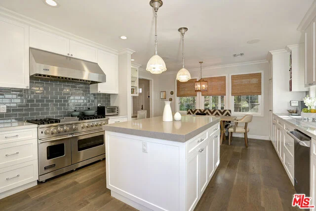 11345 Albata, Los Angeles, CA 90049