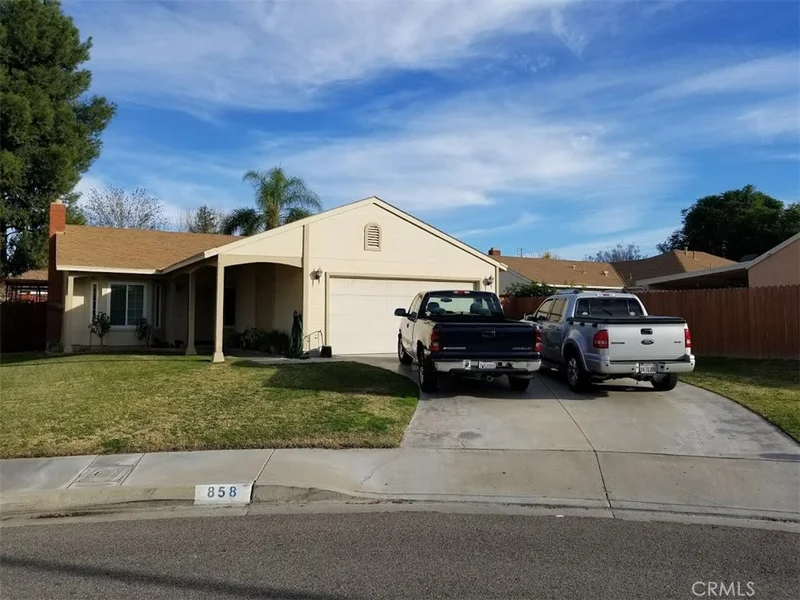 858 Pepperwood, Colton, CA 92324