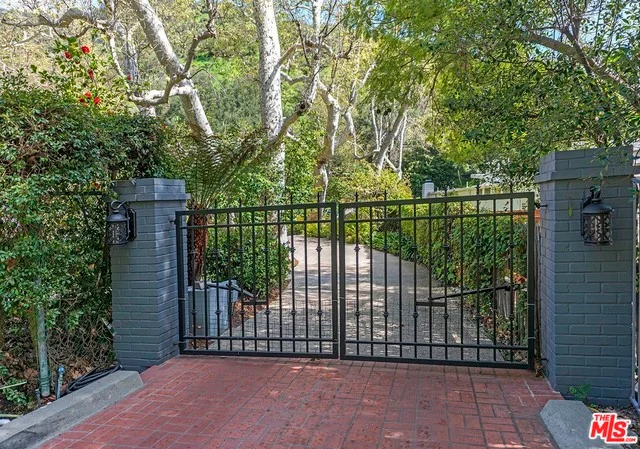 2600 Mandeville Canyon, Los Angeles, CA 90049