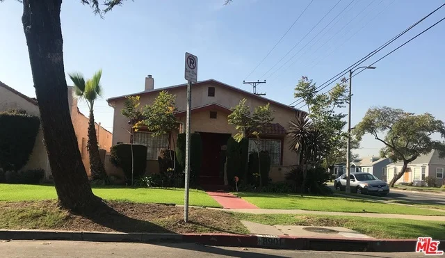 8901 Manhattan, Los Angeles, CA 90047