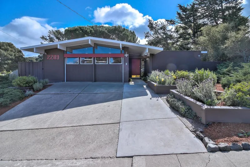 2289 Bunker Hill, San Mateo, CA 94402