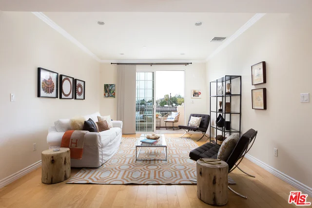 556 Palm #302, Burbank, CA 91501
