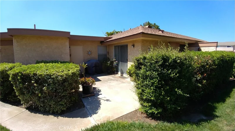 1121 Village 1, Camarillo, CA 93012