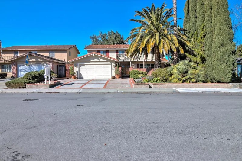 885 Spinosa, Sunnyvale, CA 94087