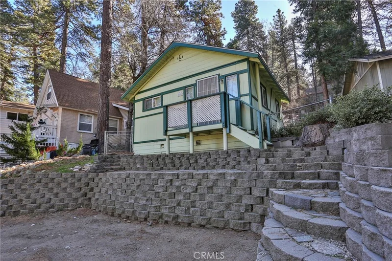 22819 Waters, Crestline, CA 92325