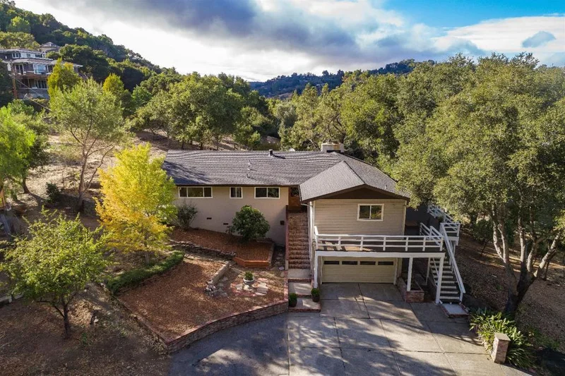 558 Canyon, Redwood City, CA 94062