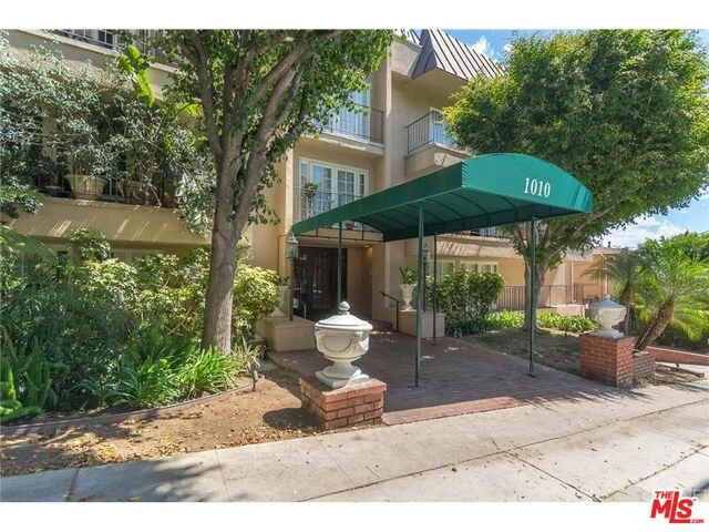 1010 Palm #106, West Hollywood, CA 90069