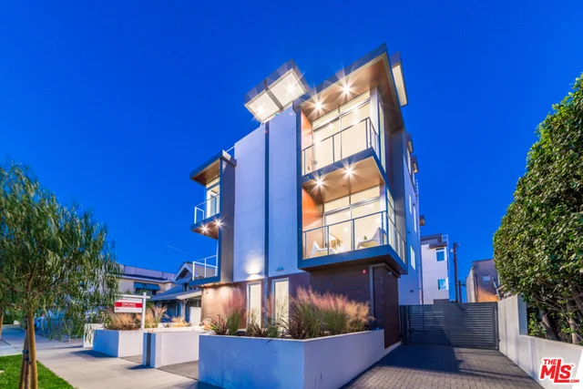 906 Hudson, Los Angeles, CA 90038