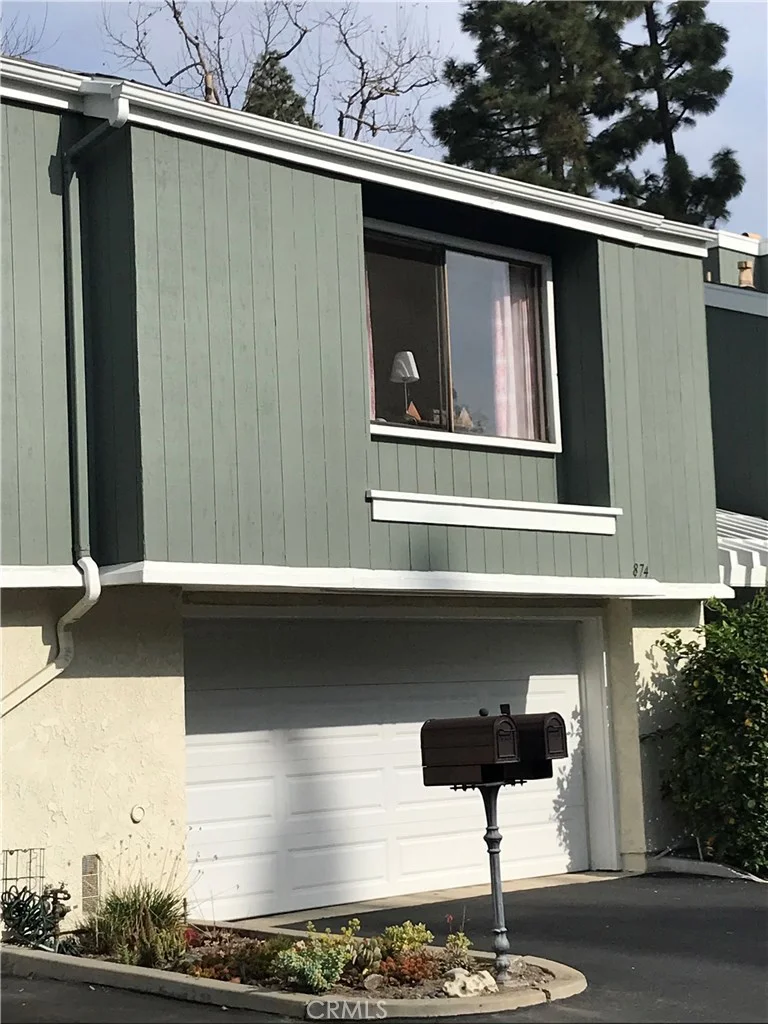 874 Deep Creek, Costa Mesa, CA 92626