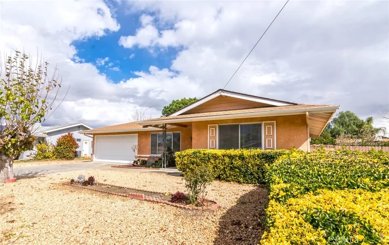624 Girard, Hemet, CA 92544