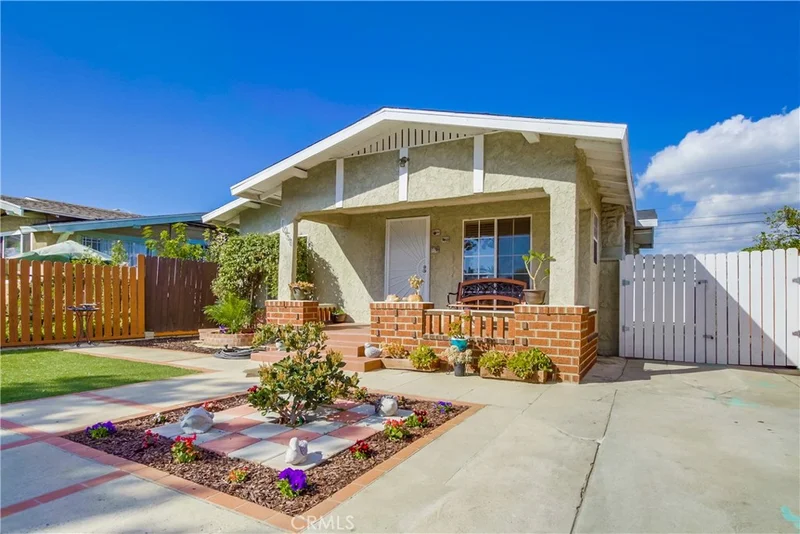 1051 78th, Los Angeles, CA 90044