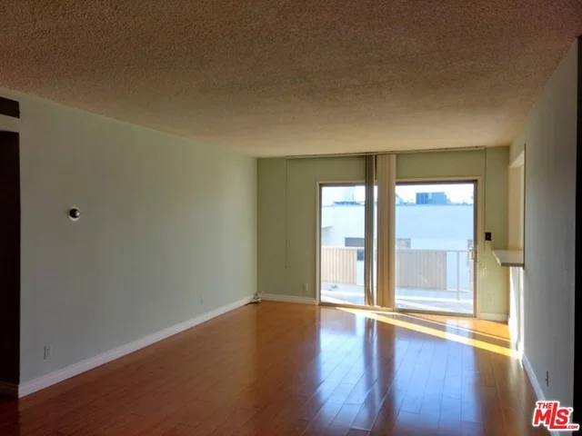 6251 Coldwater Canyon #304, Valley Glen, CA 91606