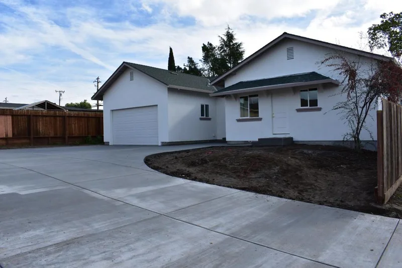 1160 Sunnyslope, Hollister, CA 95023