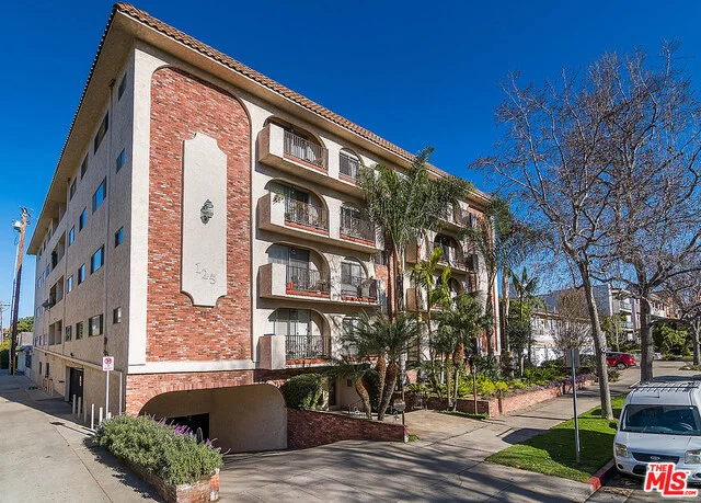 125 Montana #303, Santa Monica, CA 90403