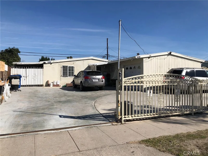 8500 Ventura Canyon, Panorama City, CA 91402