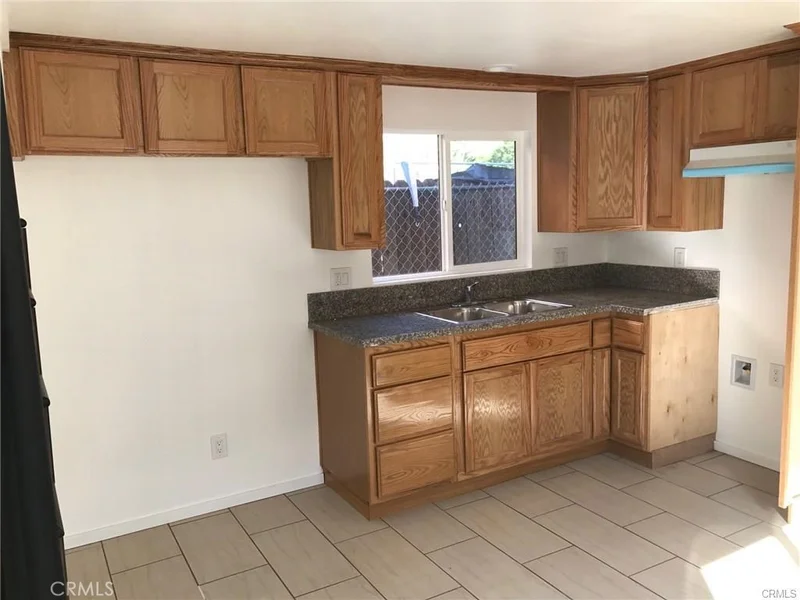 1241 47th, Los Angeles, CA 90011