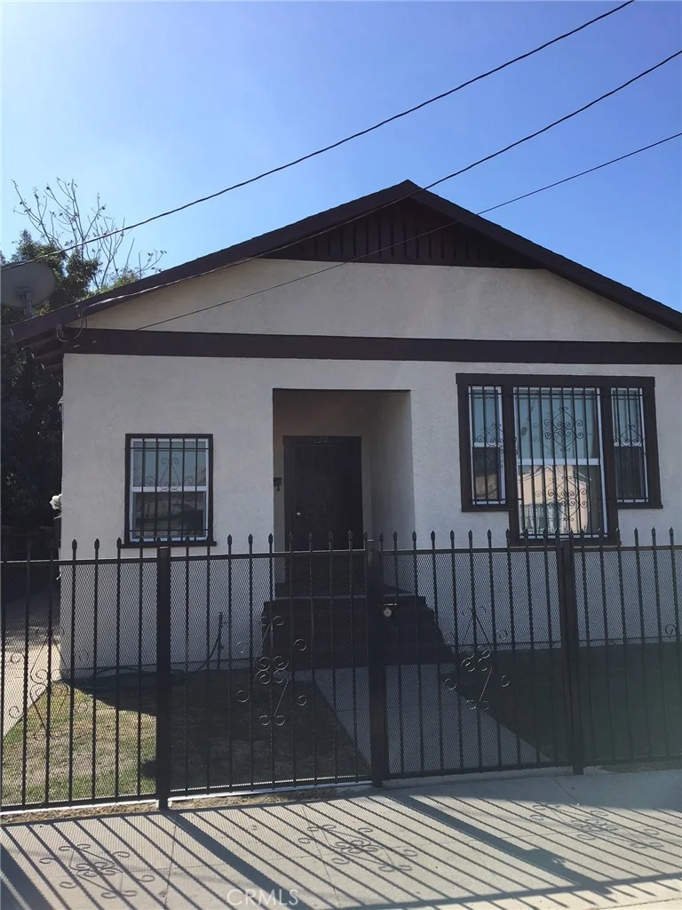 630 111th, Los Angeles, CA 90059