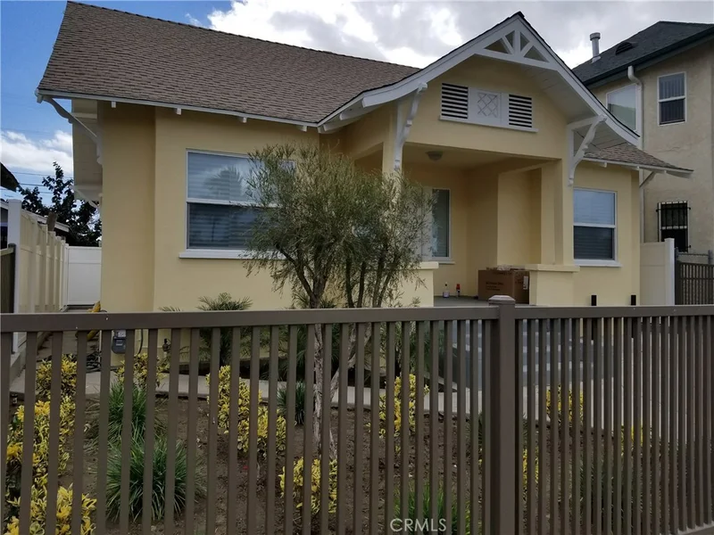 114 W 52nd Place, Los Angeles, CA 90037
