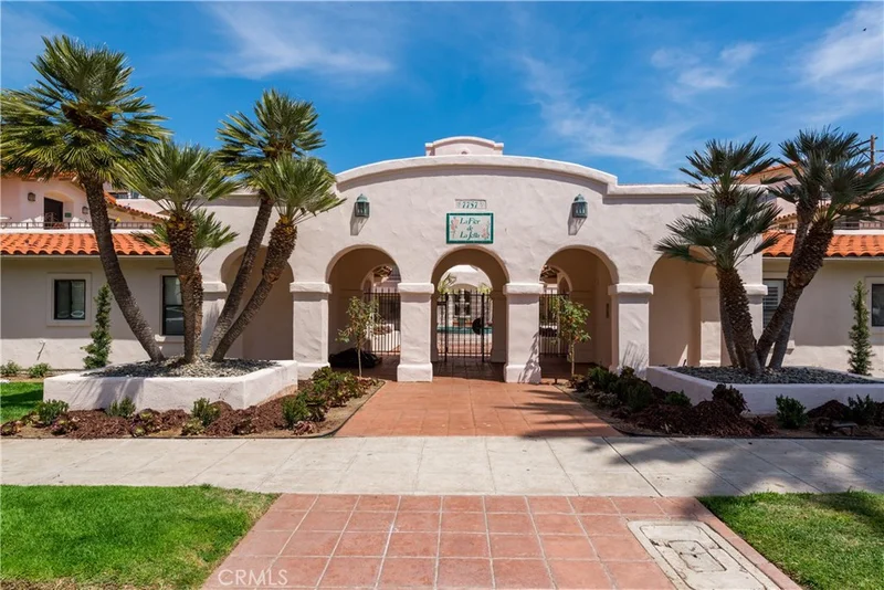7757 Eads #C5, La Jolla, CA 92037
