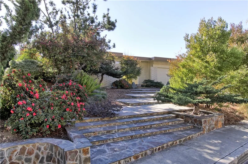 778 Via Espirito Santos, Claremont, CA 91711