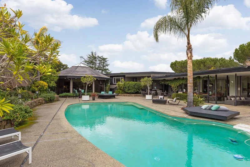 25900 Springhill, Los Altos Hills, CA 94022