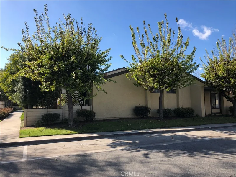 2602 Tustin #20, Santa Ana, CA 92705