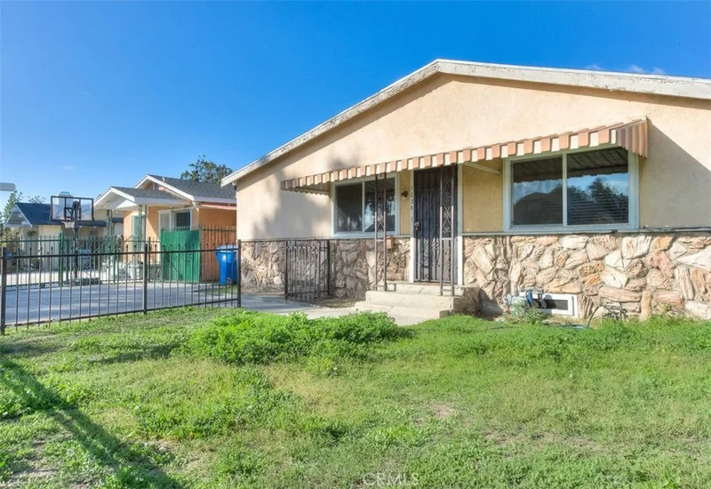 1035 69th, Los Angeles, CA 90044