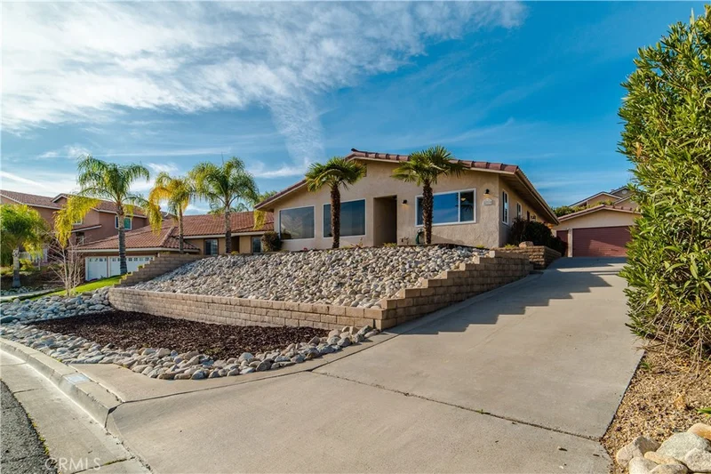 22710 Castle Crag, Canyon Lake, CA 92587