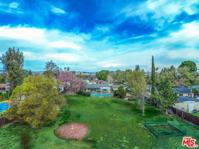 22700 Calvert, Woodland Hills, CA 91367