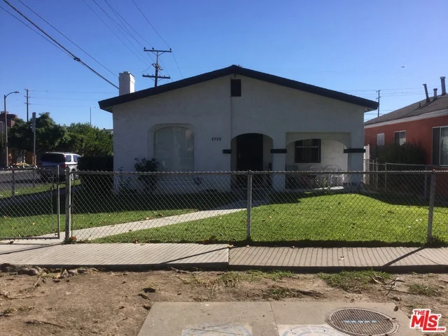8900 Manhattan, Los Angeles, CA 90047