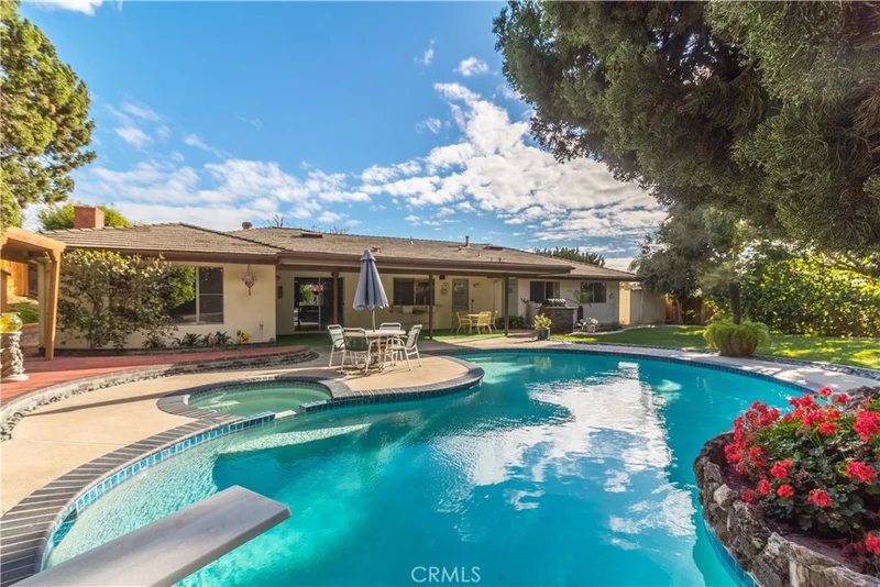 19031 Lamplight, Yorba Linda, CA 92886