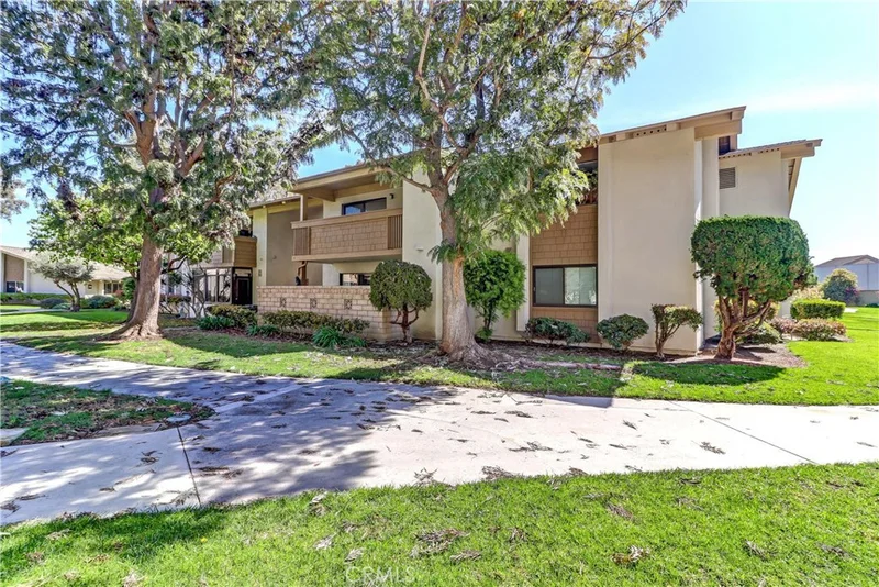 8788 Coral Springs #207-F, Huntington Beach, CA 92646