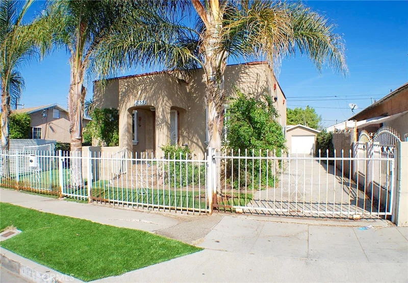 1033 65th, Los Angeles, CA 90044