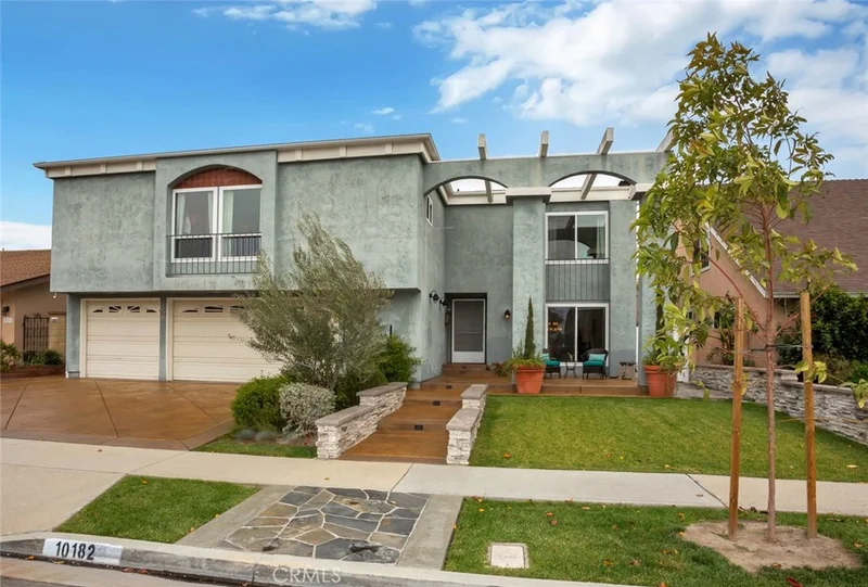 10182 Humbolt, Los Alamitos, CA 90720