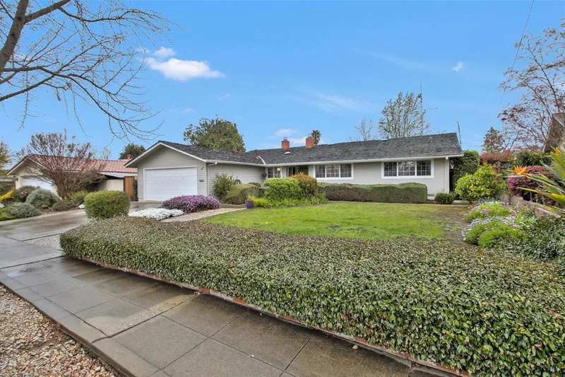 868 Helena, Sunnyvale, CA 94087